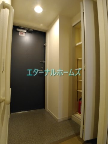 東京メトロ有楽町線 護国寺駅 徒歩2分 11階建 築26年の玄関写真