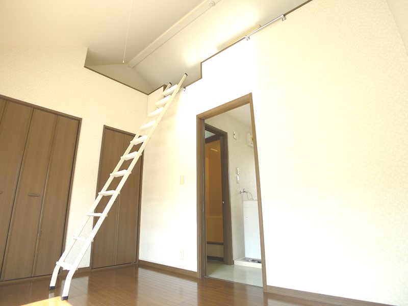 その他部屋・スペース　２階のお部屋には、洋室の上にロフトがあります。