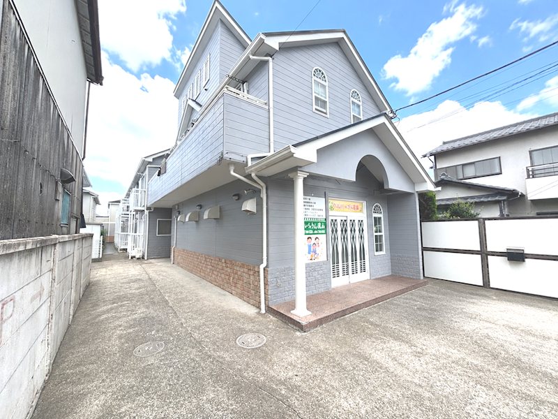 建物外観　2026年外壁塗装済・南東向き日当たり良好