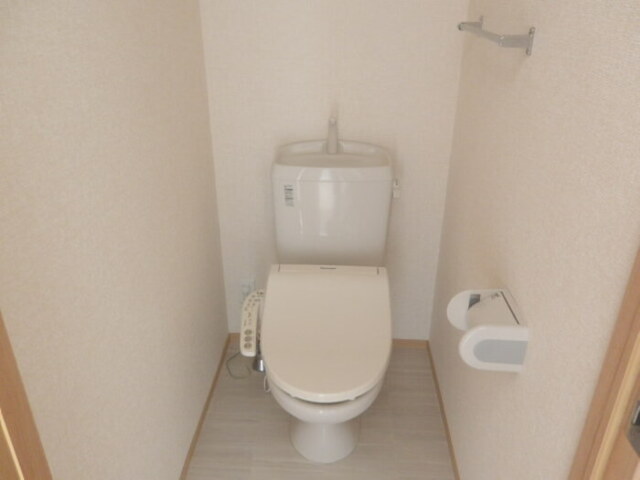 トイレ　温水洗浄暖房便座