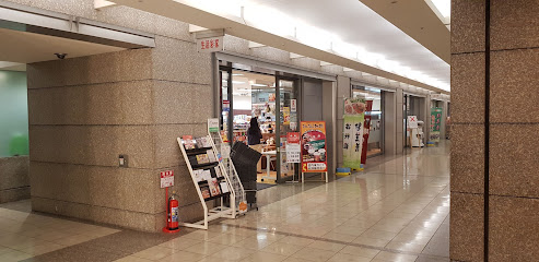 コンビニ　ローソン 新宿パークタワー店（コンビニ）まで408m