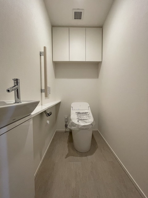 トイレ　※写真は同タイプ住戸です。