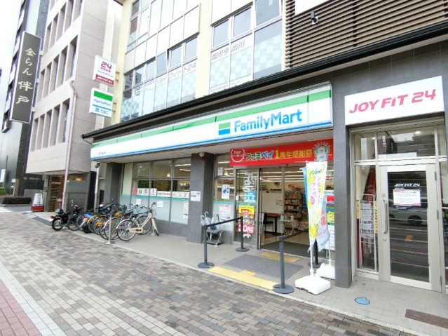 コンビニ　【徒歩6分】ファミリーマート堀川今出川店（コンビニ）まで417m