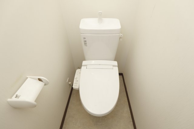 ＪＲ総武線 新小岩駅 徒歩14分 2階建 築12年のトイレ写真
