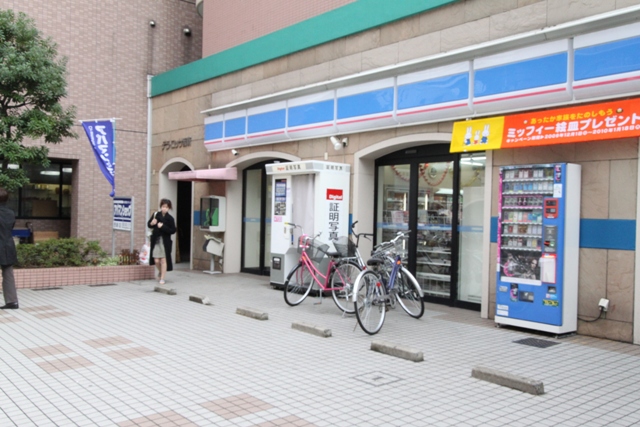 コンビニ　ローソン福岡西新5丁目店（コンビニ）まで300m