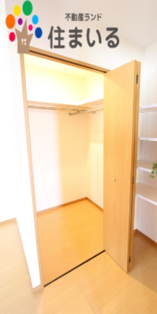 収納　写真は同社同型物件です。