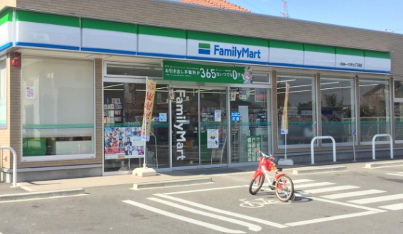 コンビニ　ファミリーマート刈谷一ツ木町店（コンビニ）まで318m