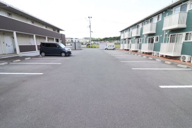 【ロイジェントパークス広野　Ｅの駐車場】