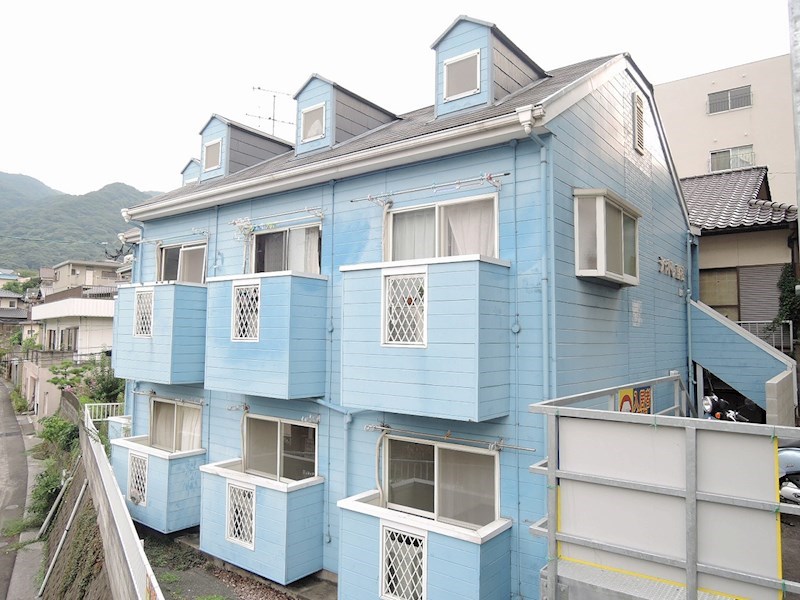 北九州市門司区藤松のアパートの建物外観