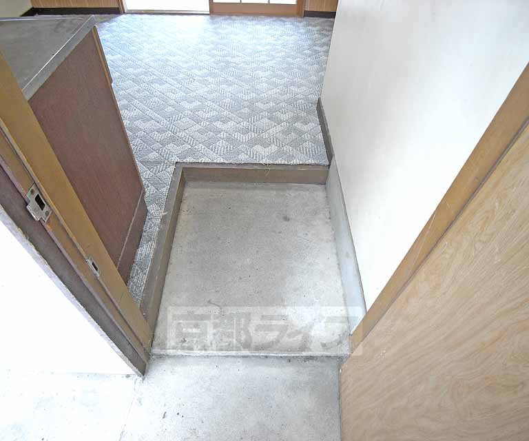 玄関　広々とした玄関です。