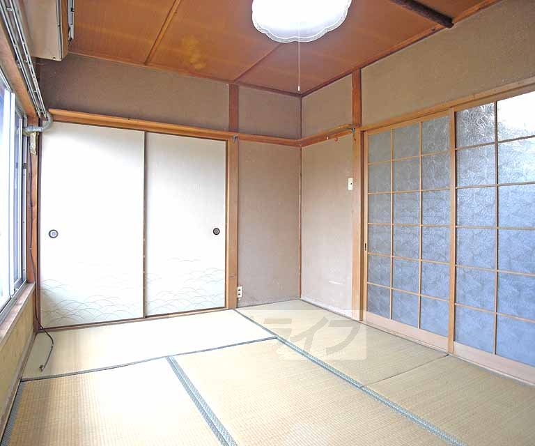 居室・リビング　広々とした和室です。