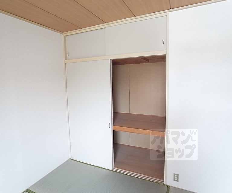 収納　和室６帖の押入れ