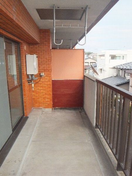 【清須市西枇杷島町片町のマンションのバルコニー】