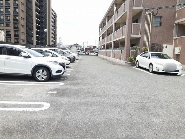 【ボナール新中町の駐車場】