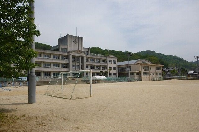 ヴィラ新庄の小学校