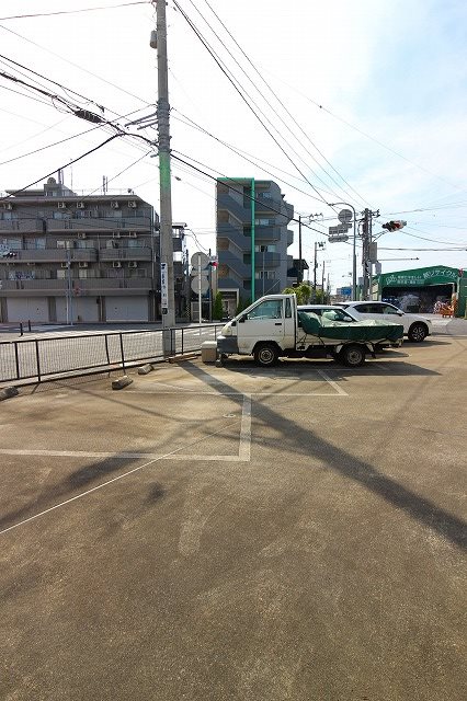 【フォレストツツミIIの駐車場】