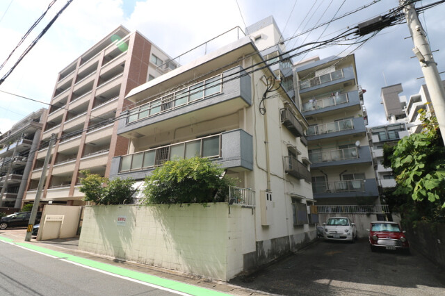 福岡市中央区鳥飼のマンションの建物外観