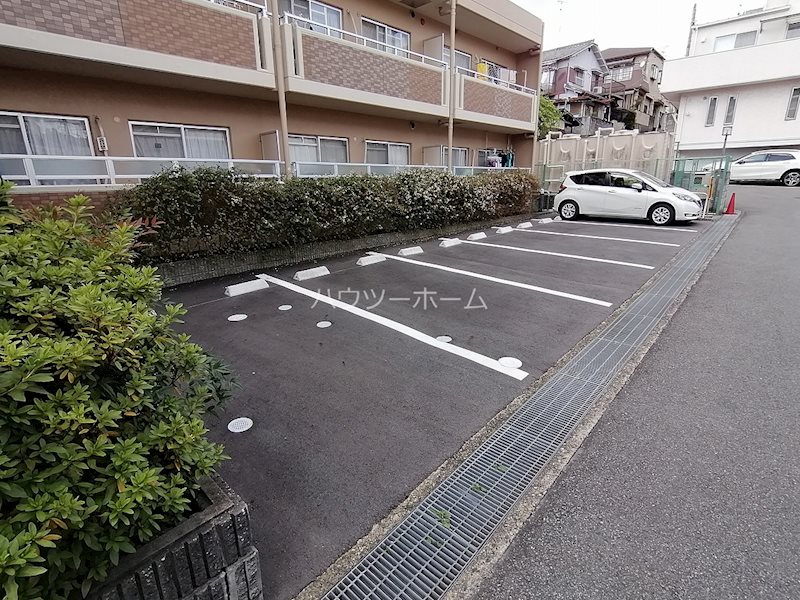 【アヴァンセ一里山の駐車場】