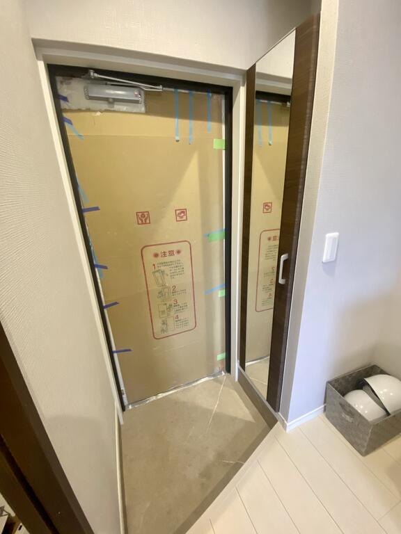 玄関　同タイプの別のお部屋です
