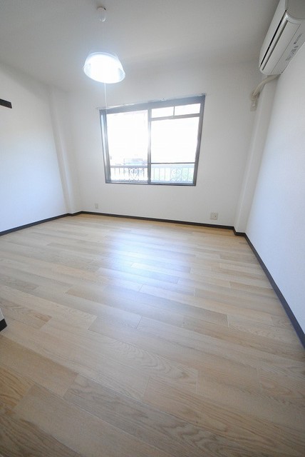 居室・リビング　写真は１０２号室