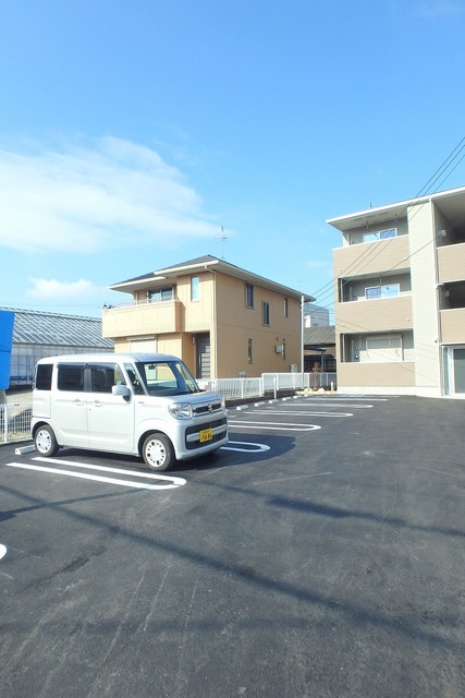 【河内長野市栄町のアパートの駐車場】