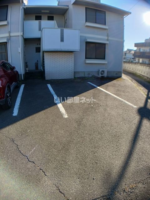 【リバーサイド松村の駐車場】