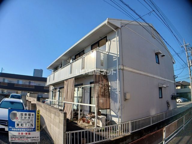 【リバーサイド松村の建物外観】