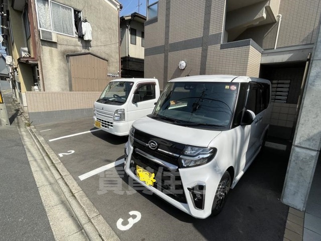 【京都市左京区下鴨下川原町のマンションの駐車場】