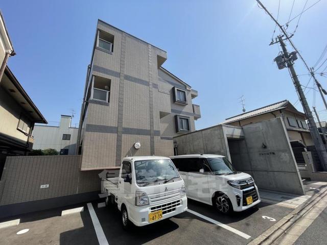 京都市左京区下鴨下川原町のマンションの建物外観