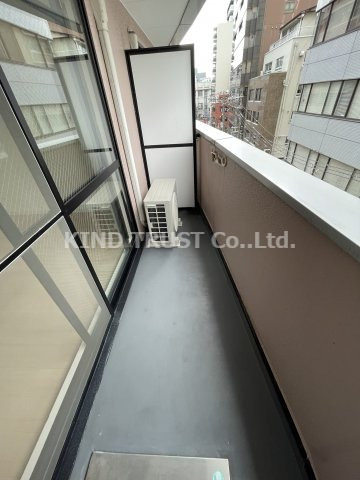 バルコニー　暖かな日差しのふりそそぐバルコニー