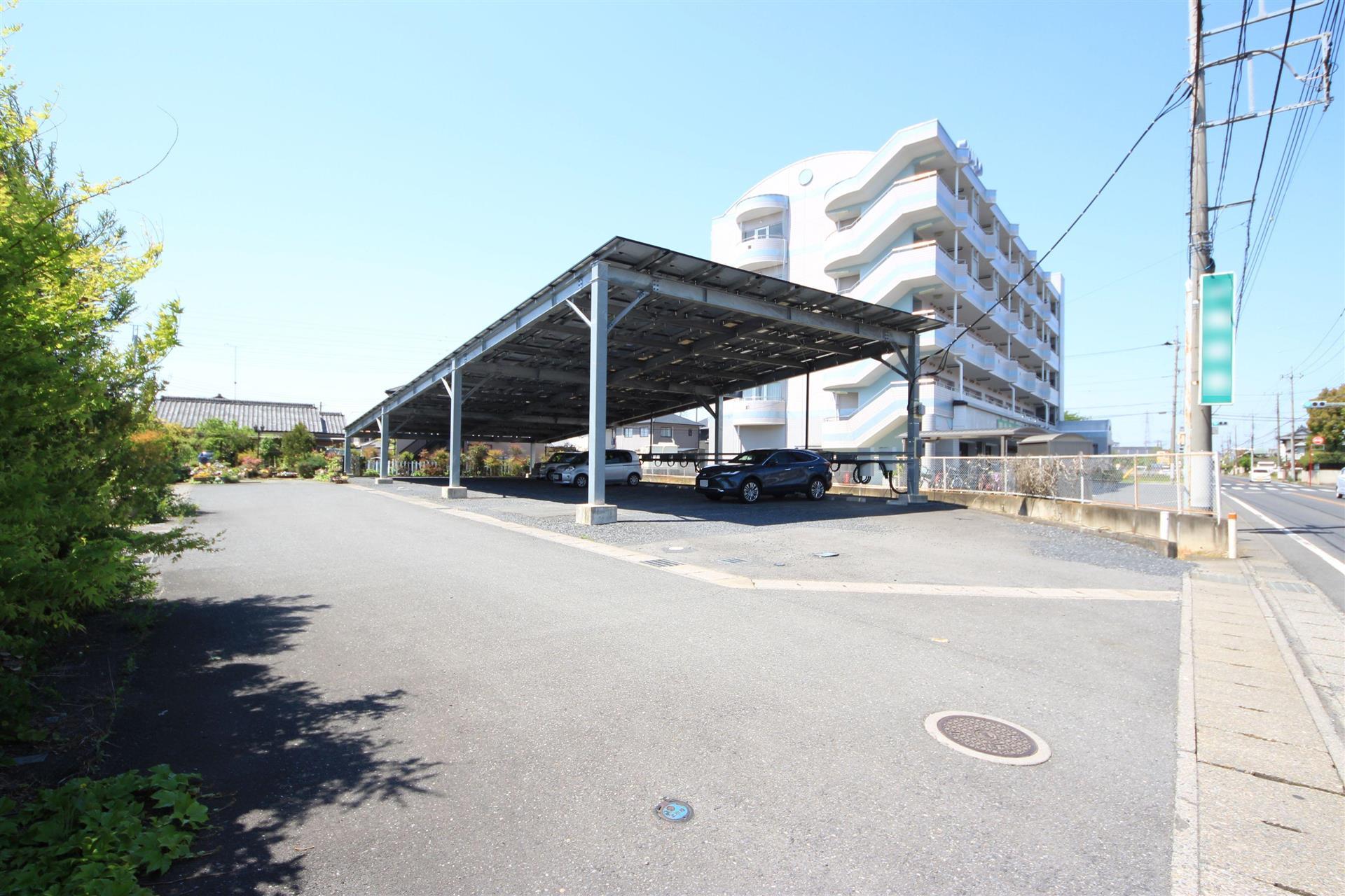 駐車場　マンション隣に屋根付き駐車場あり★