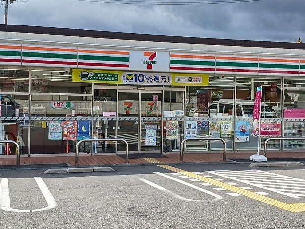 コンビニ　セブンイレブン小野市役所前店（コンビニ）まで700m