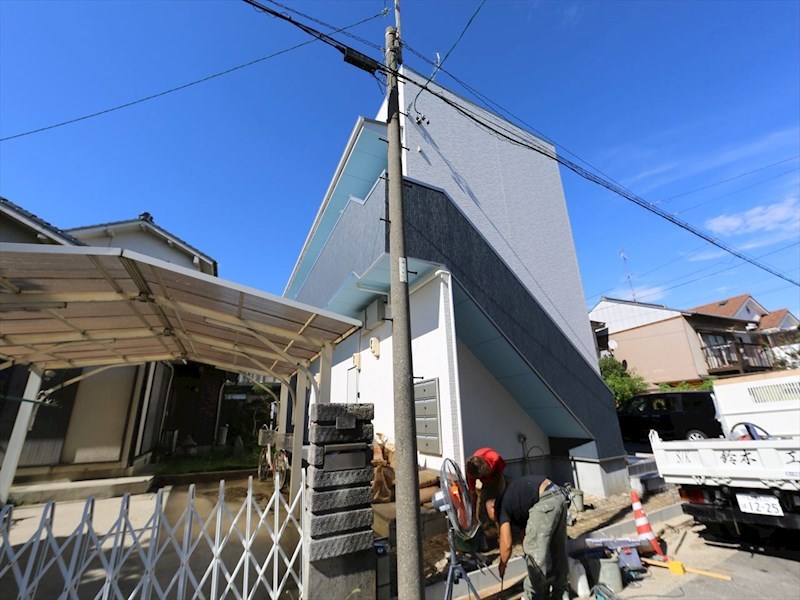 【名古屋市中川区小本本町のアパートの建物外観】