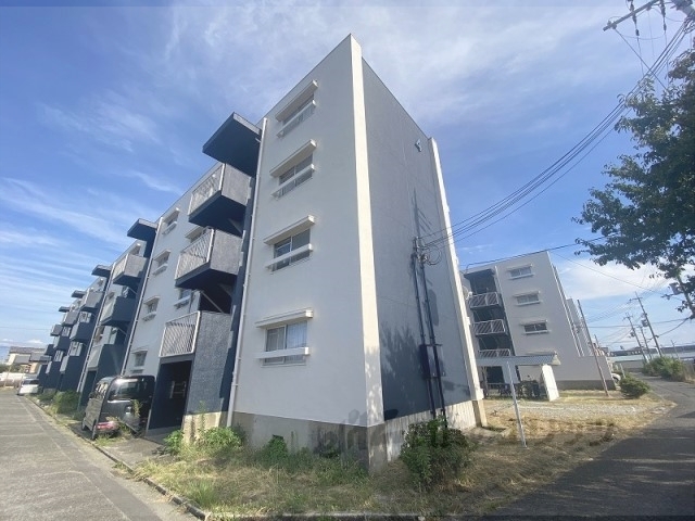 【大和高田市甘田町のマンションの建物外観】