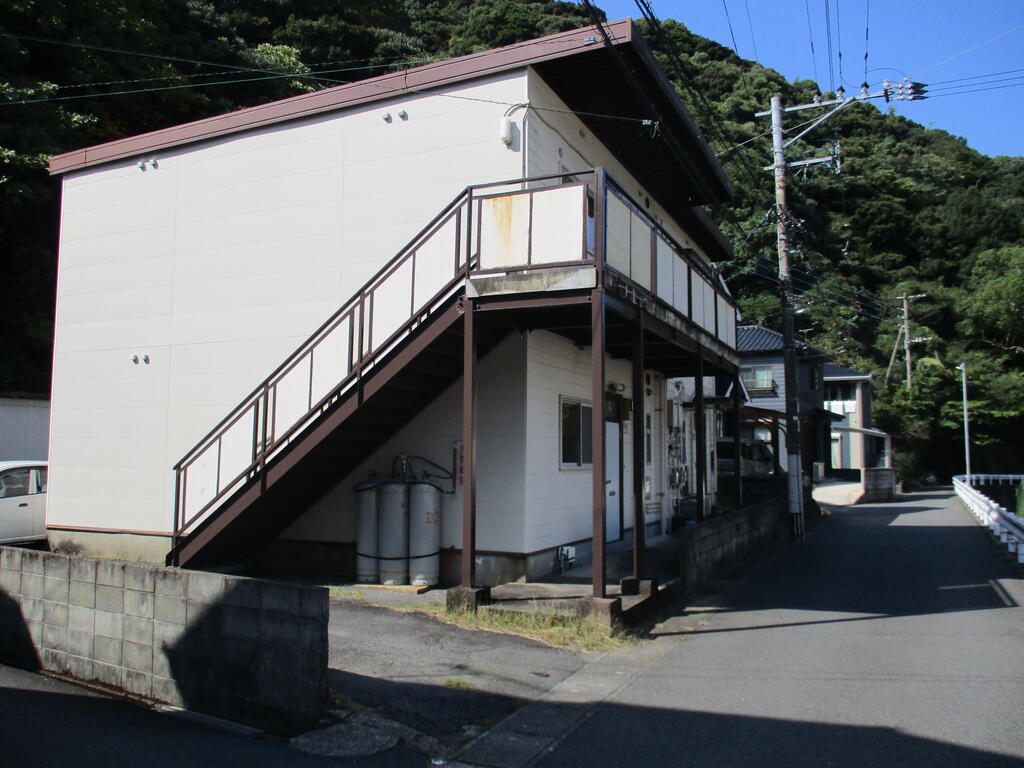 三川ハイツの建物外観