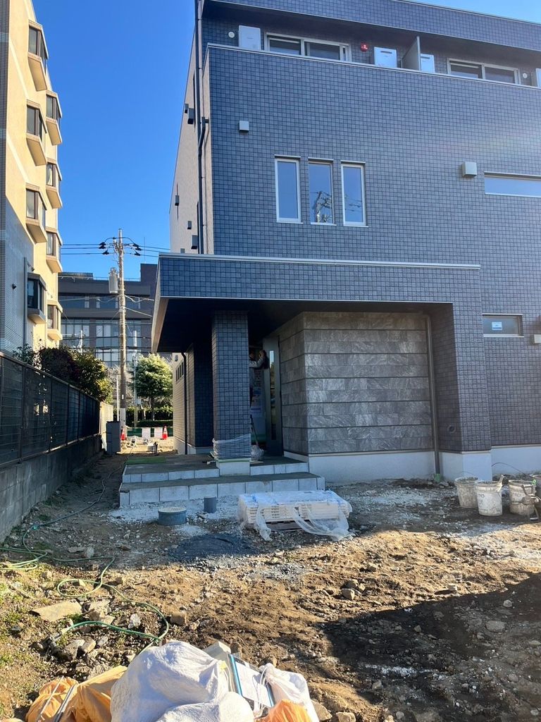 【市川市東菅野のマンションのエントランス】