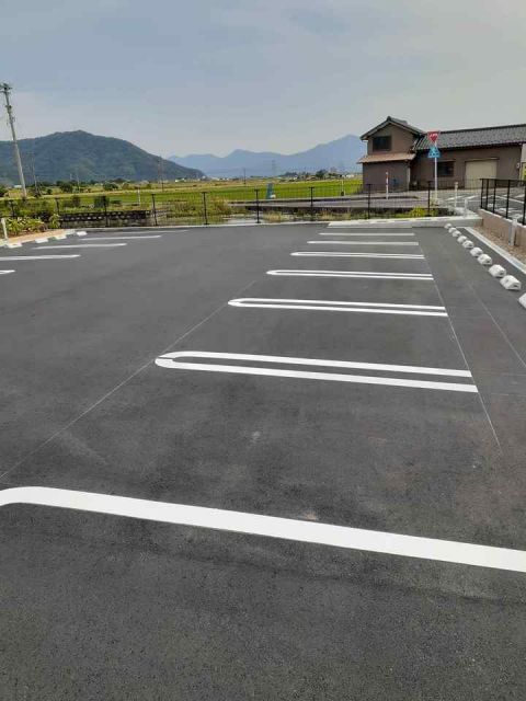 【鯖江市下河端町のアパートの駐車場】