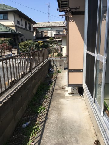 バルコニー　暖かな日差しのふりそそぐバルコニー