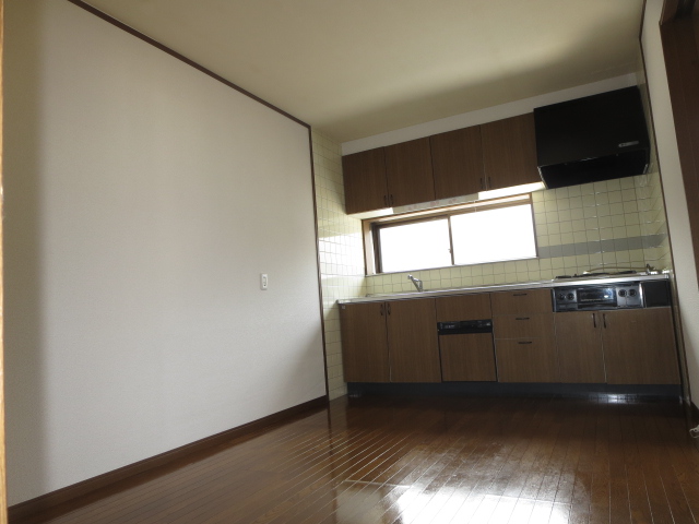 キッチン　別部屋の写真のため現況を優先します