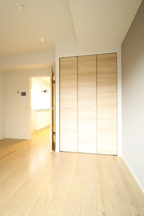 居室・リビング　フローリングの室内です。