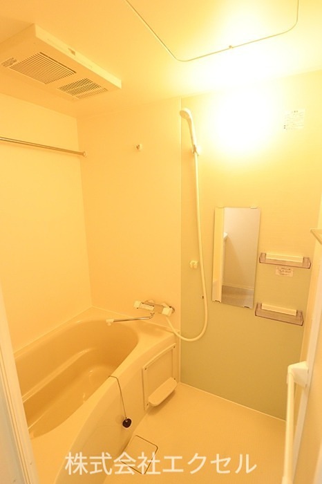 バス・シャワールーム　追い焚き付きです。