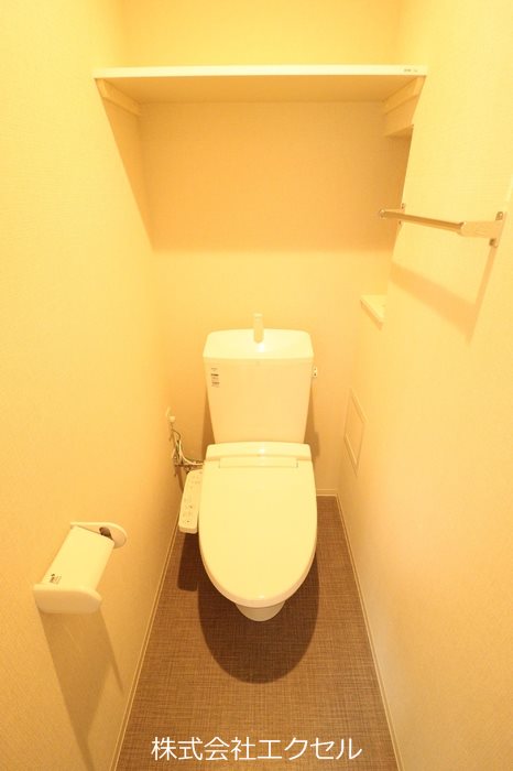 トイレ　温水洗浄便座です。