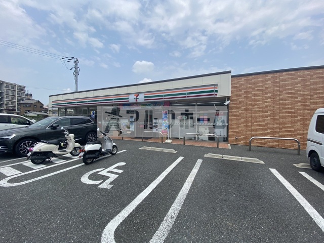 コンビニ　セブンイレブン藤井寺国府1丁目店（コンビニ）まで1037m