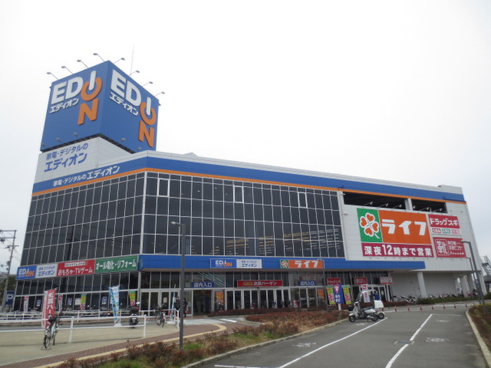 スーパー　ライフ出屋敷店（スーパー）まで92m