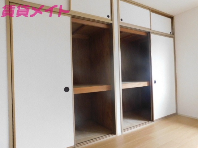 収納　同型反転タイプです