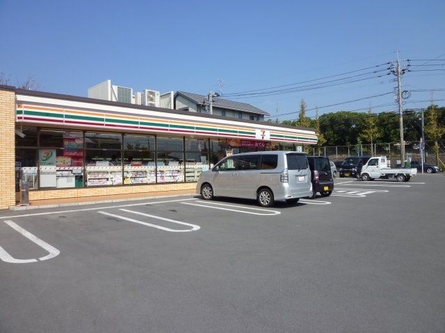 コンビニ　セブンイレブン（コンビニ）まで300m