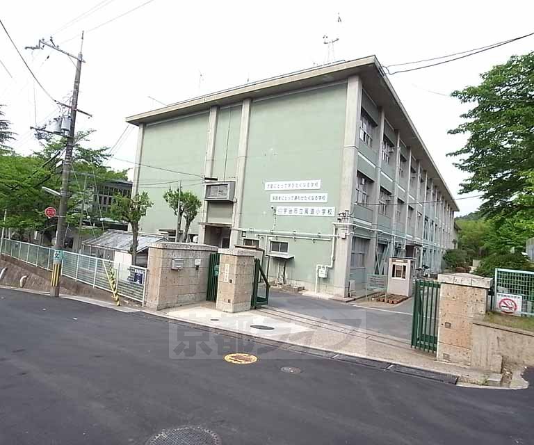 小学校　莵道小学校（小学校）まで379m
