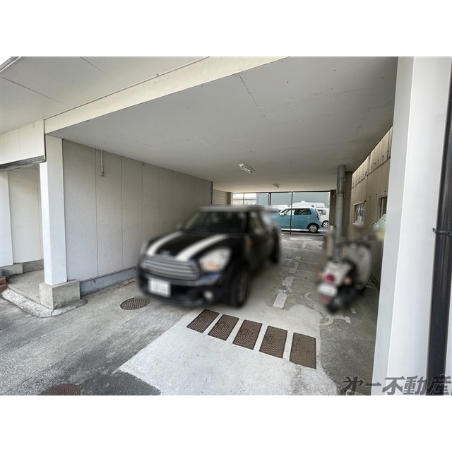 駐車場　駐車場