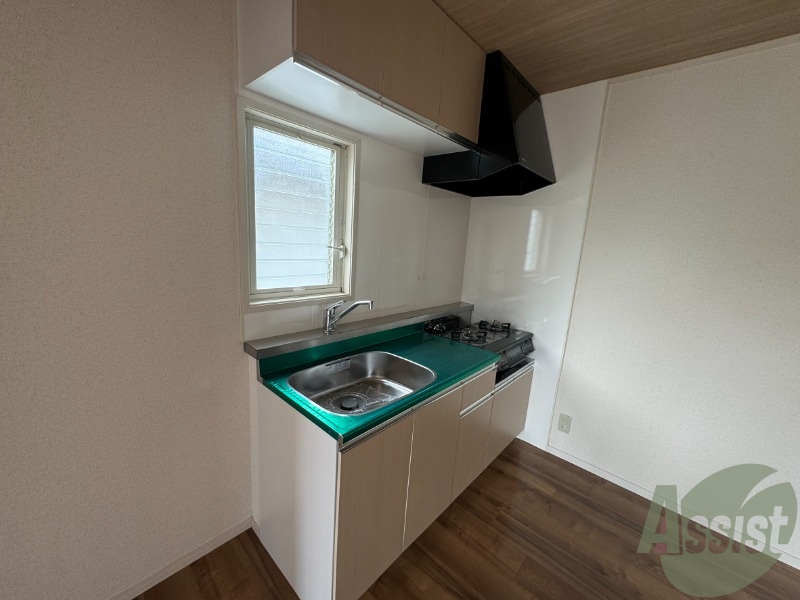 キッチン　キッチンは作業スペースも十分にありました。コンロ設置済みです