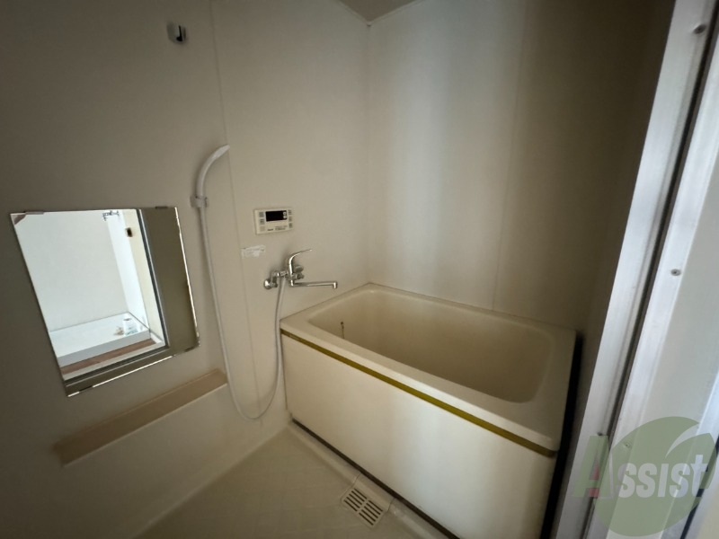 バス・シャワールーム　バスルームは十分な広さがありました。くつろげそうですね。